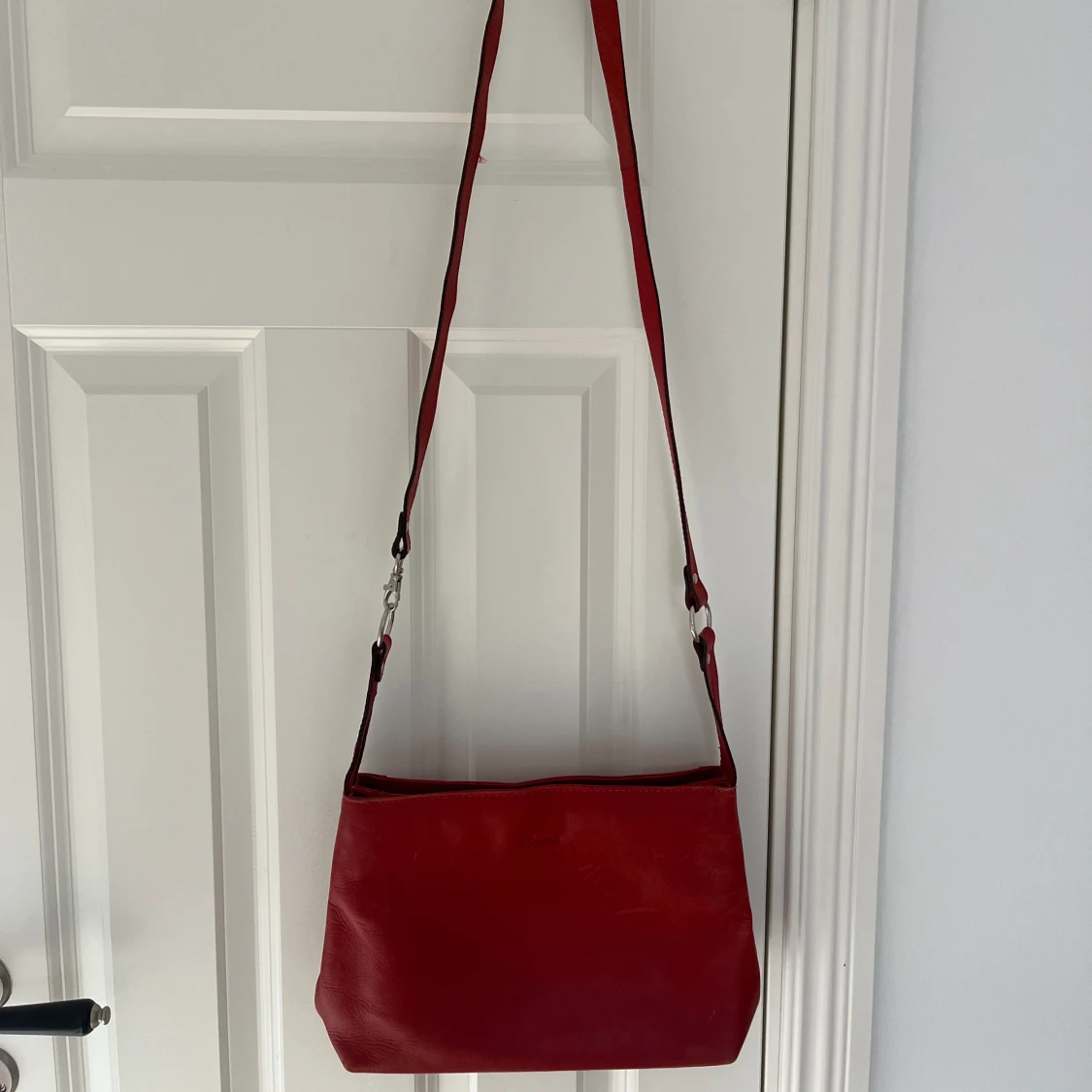 Röd axelremsväska  - 90