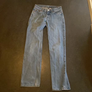 weekday arrow jeans - säljer för har blivit för små, dom e använda men är endå i fint skick
