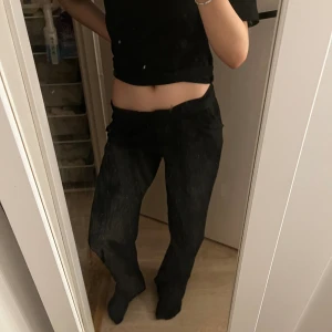 Lågmidjade kostymbyxor  - Säljer dessa lågmidjade kostymbyxorna från lager 157 i storlek xs pga aldrig kommer till användning! Hör av er om frågor eller funderingar ❤️