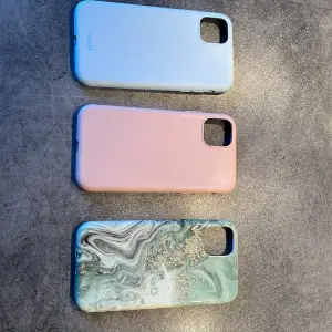Mobilskal till iPhone 11 i grönt, rosa och blått, alla är i nyskick. Ny pris: 100kr st. Jag säljer alla tre för 95kr!. De gröna är från Glitter och de andra är från Holdit! Kontakta mig för fler bilder!👍🏻
