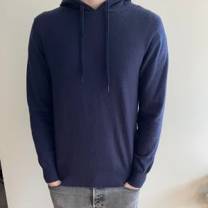 Kashmir blend hoodie - Riktigt najs kashmir blend hoodie i storlek large. 