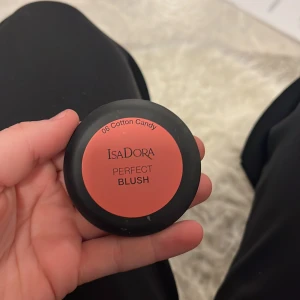 Blush IsaDora - Blush från IsaDora i färgen Cotton Candy. Endast testad en gång. Nypris: 100kr.
