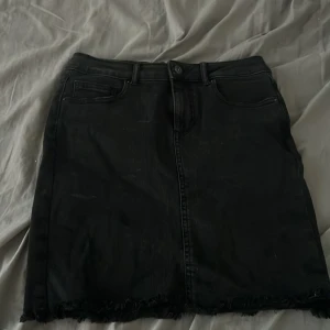 Jeans kjol - Jag fick de av min brors tjej för nått år sedan, jag har aldrig använt de vet dock inte med henne.