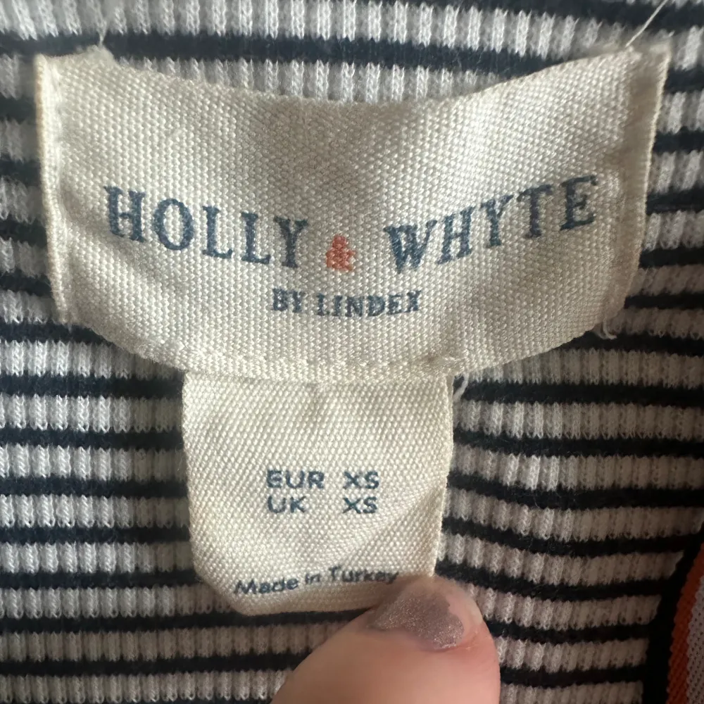 Randig tröja Knappt använd  Fint skick  Märke Holly Whyte. Tröjor & Koftor.