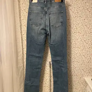 Siper trendiga high Waste jeans storlek 36 aldrig använda. I den perfekta blå tvätten! 