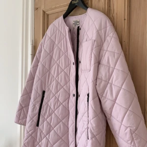 Baum und Pferdgarten - Ljusrosa jacka, helt oanvänd i str S-M