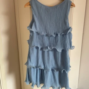 Sommarklänning  - &otherstories liknande klänning, superfin och jätteskönt material