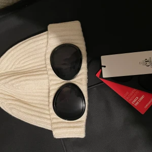 Cp company mössa - Cp company mössa helt ny med hang tag köpt på Jupiter Stockholm 