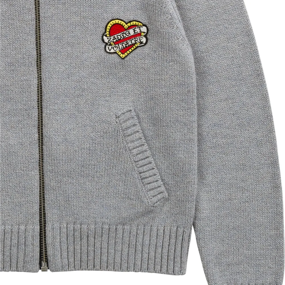 Säljer min Zadig zip hoodie för den ej kommer till användning!🩷 Fint skick, pris kan diskuteras.. Tröjor & Koftor.