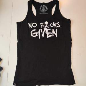 Tank Top från ASHBA Clothing /ASHBA Apparel som är gitarristen DJ Ashbas märke. Strl XXL.   I fint skick, inga hål eller fläckar, helt tryck.   Nypris mellan 40-50$ 