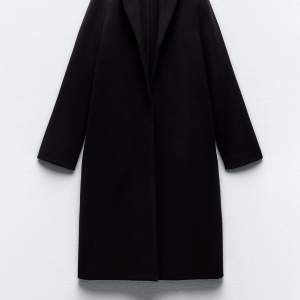 Säljer denna kappa från zara! Kappan är i storlek S. Köpt för 400kr, säljer för 200kr