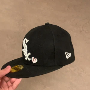 Sox/LA keps - säljer min Sox keps för att den är för liten på mig. den är 57cm