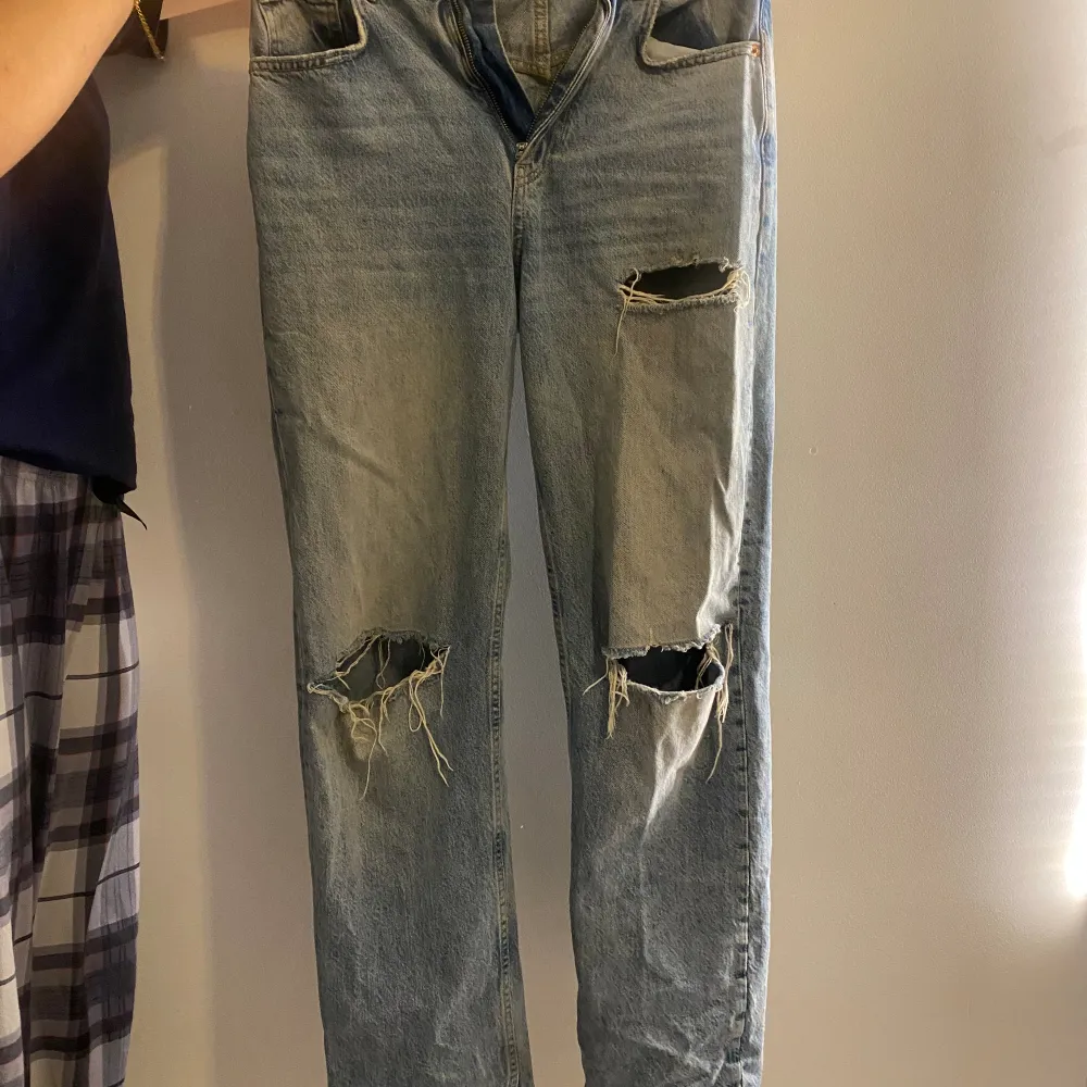 Slitna jeans från Gina, jättefin passform.. Jeans & Byxor.