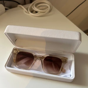 Chimi - Säljer jätte fina chimi 04 ecru!! Typ använda 3 ggr så i nyskick ❣️❣️ Kommer med box, låda, påse osv