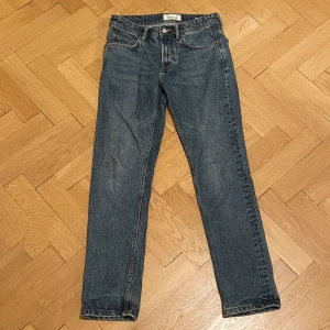 Jeans regular fit - Köpta på Asos. Riktig bra kvalite, har hållt länge. 