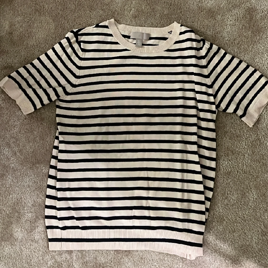 Randig stickad tröja