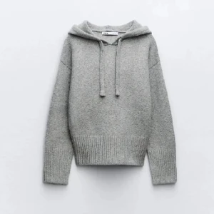 Stickad hoodie - Fin hoodie använt fåtal gånger💘