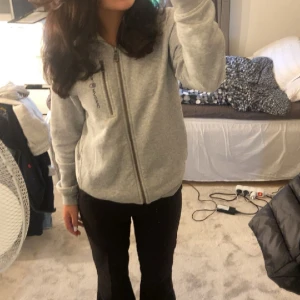 Sail racing hoodie - En fin grå sail racing hoodie