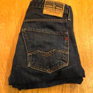 Replay blue jeans - Hej! Säljer nu mina replay blue jeans som är i fint skick. Hör av er vid mer frågor och bilder. Pris kan diskuteras vid snabb affär!