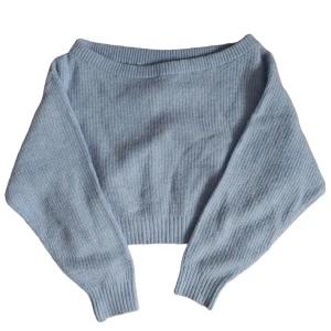 Stickad off shoulder  - Finstickad off shoulder tröja i nyskick! Storlek xs men passar även s. Sitter jättefint och superfin babayblp färg 💙