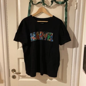 T-shirt med tryck  - Marvel T-shirt nästan aldrig använd men väldigt skön. 