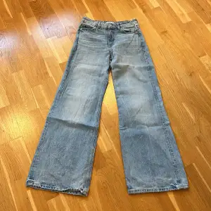 Jeans, Zara, mid waist, wide leg, full length, strl 36, bra skick
