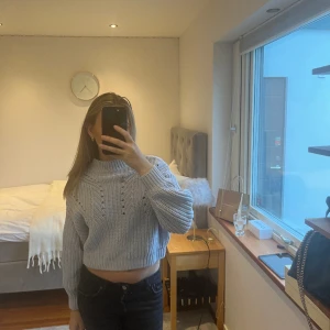 Ljusblå tröja - Virkad ljusblå tröja från ginatricot, nyskick 