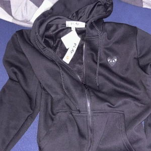 COMME des CARGONS/cdm/PLAY - Använd ett par gånger , är i ny skick, kom privat för fler bilder. Pris kan doskuteras !!!!