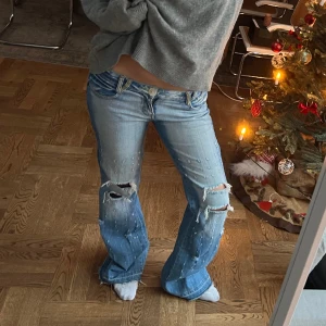 NY ANNONS - NY ANNONS, lägger upp en ny annons på dessa jeans då jag upptäckte att jeansen va ”sydda tajtare”, tog bort den sömmen så nu är de mer bootcut och enligt mig mycket snyggare i modellen, info om jeansen i gamla inlägget