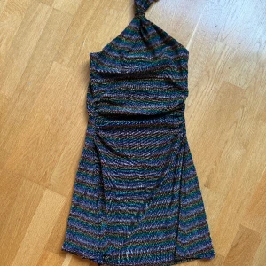 Adoore klänning  - Adoore klänning i storlek 36. Klänningen är lite för kort för mig därav måste jag sälja den, endast använd 1 gång. 