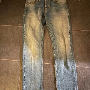 Nudie jeans - Säljer nu dessa feta nudie jeansen. Eftersom jag köpte fel modell, Skicket är 9/10 nästan nyskick. Modell steady eddie i färgen blue water. Skriv vid frågor eller funderingar mvh lukas.