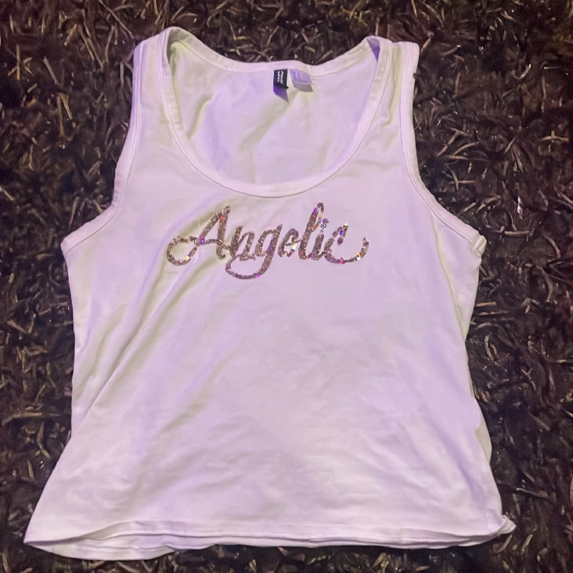 Vitt linne med paliget tryck