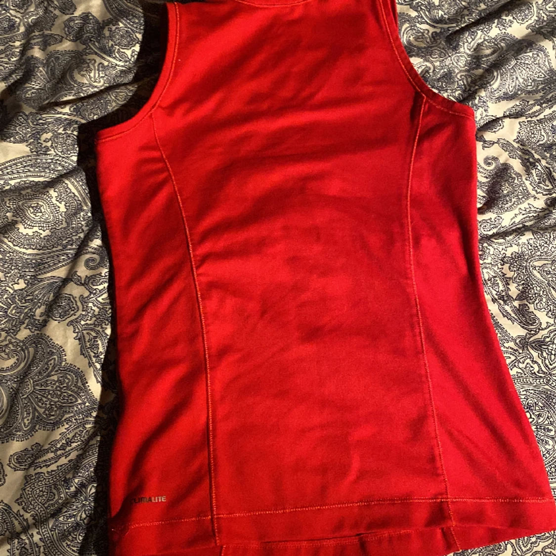 En fin adidas träningströja - 90