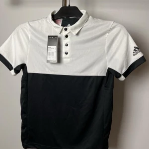 Ny träningströja Adidas  - Storlek 146/152, pojke.  Helt ny träningströja strl 152 (12 år)