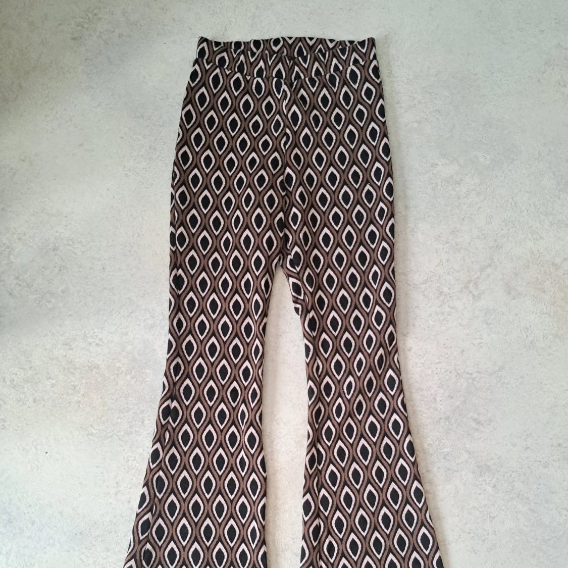 Utsvängda byxor - 90