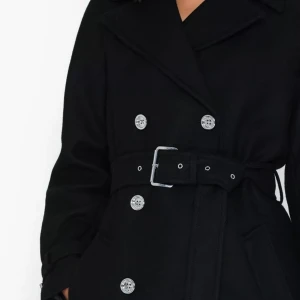 Michael Kors kappa - Storlek XS, Knappt använd. Köpt för 5579 kr på boozt. Säljes pga använder knappt ❤️