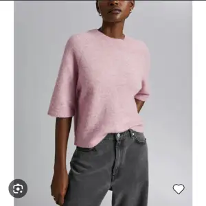 Säljer den rosa stickade t shirten från & Other stories som inte säljs längre! 