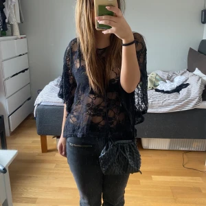 Spetts topp - Snygg spettstopp. Perfekt till fest, stranden och en varm sommardag. Skriv för fler bilder eller frågor. Tryck gärna på köp nu. Vid snabb affär kan pris diskuteras 🫶🔥