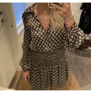 Zara klänning✨💞 - Jättefin klänning från zara andvänd typ 2 gånger, storlek M men väldigt stretchig så den passar mig som har S🙌🏼