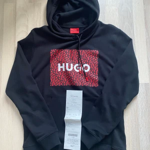 Hugo boss hoddie  - Helt ny använd 1 gång, nypris är 1299kr. Om du har några frågor skriv gärna.