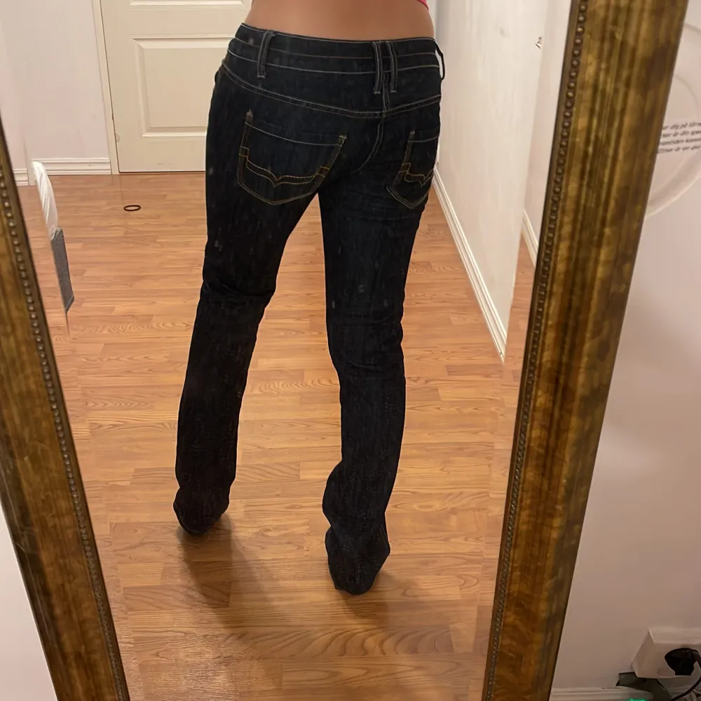 Snyggaste lågmidjade jeansen! 🥰(jag är 165cm). Jeans & Byxor.