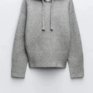 Stickad hoodie❣️ - Jag säljer den slutsålda tröjan från Zara🩷 Skrih privat för bättre bilder!❣️