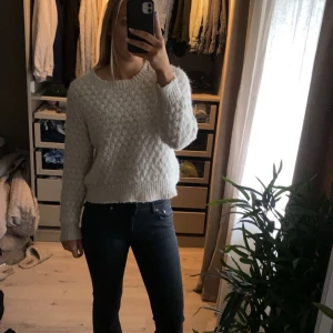 Stickad tröja - Stickad tröja ifrån vero Moda. Den är i strl M  och i fint skick💕💕