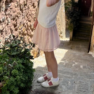 Rosa kjol - Såå fin rosa kjol! Perfekt nu till både våren och sommaren 💝💝 passar storlek XS/S