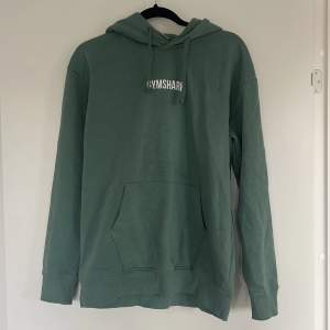 Mörk typ mintgröna hoodie från gymshark i storlek S.