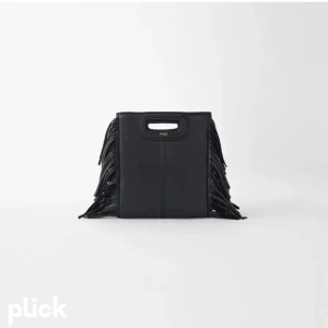 Maje m bag - Maje väska i modellen M bag. Lägger upp igen då jag inte fått den såld! Använd flitigt så lite slitningar men inget märkvärdigt, köpt för cirka 2600kr på nk