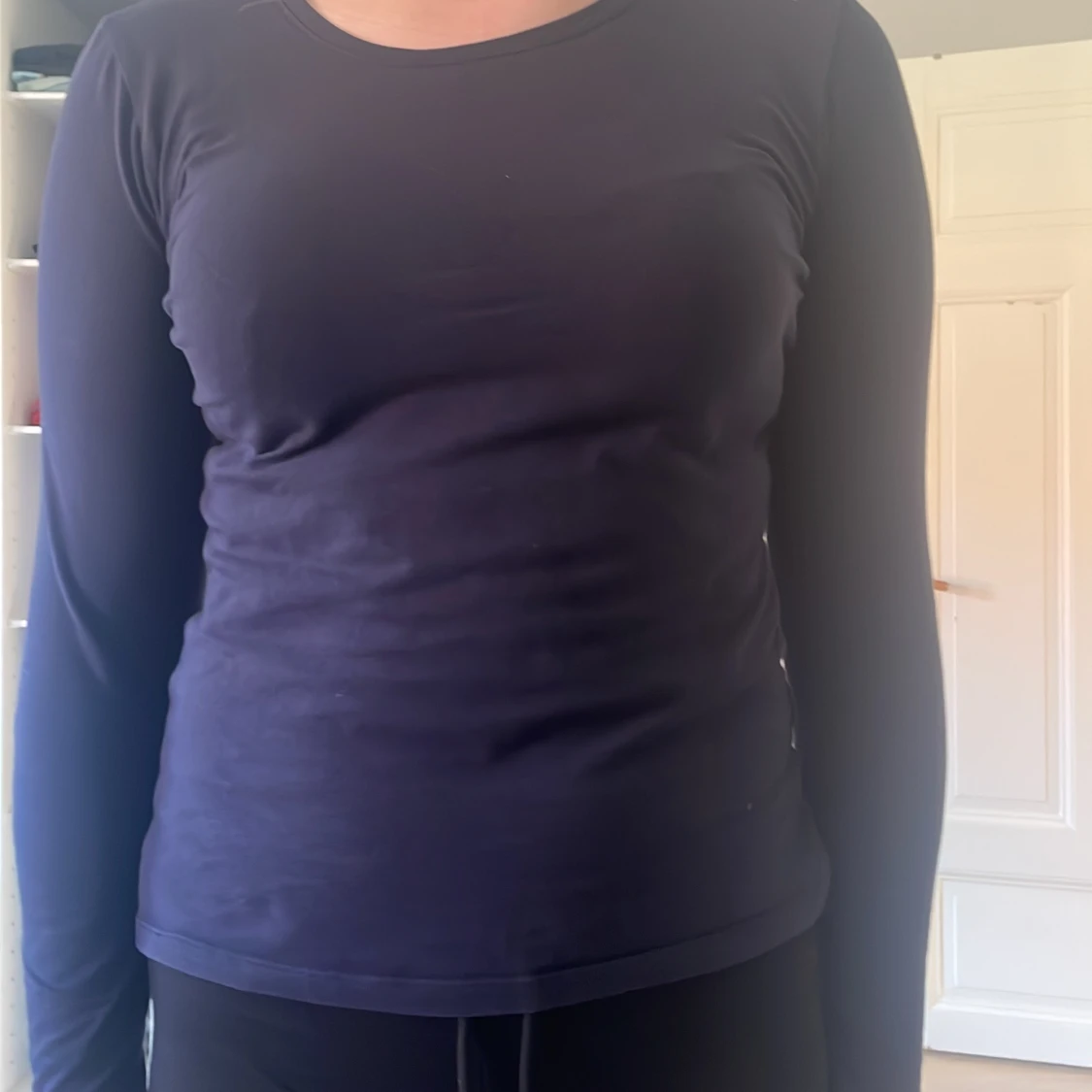 Säljer en marinblå tröja - 91