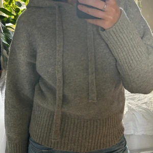 Zara hoodie  - Mysig godis från zara som jag andvänt en gång! Så är i nyskick💓
