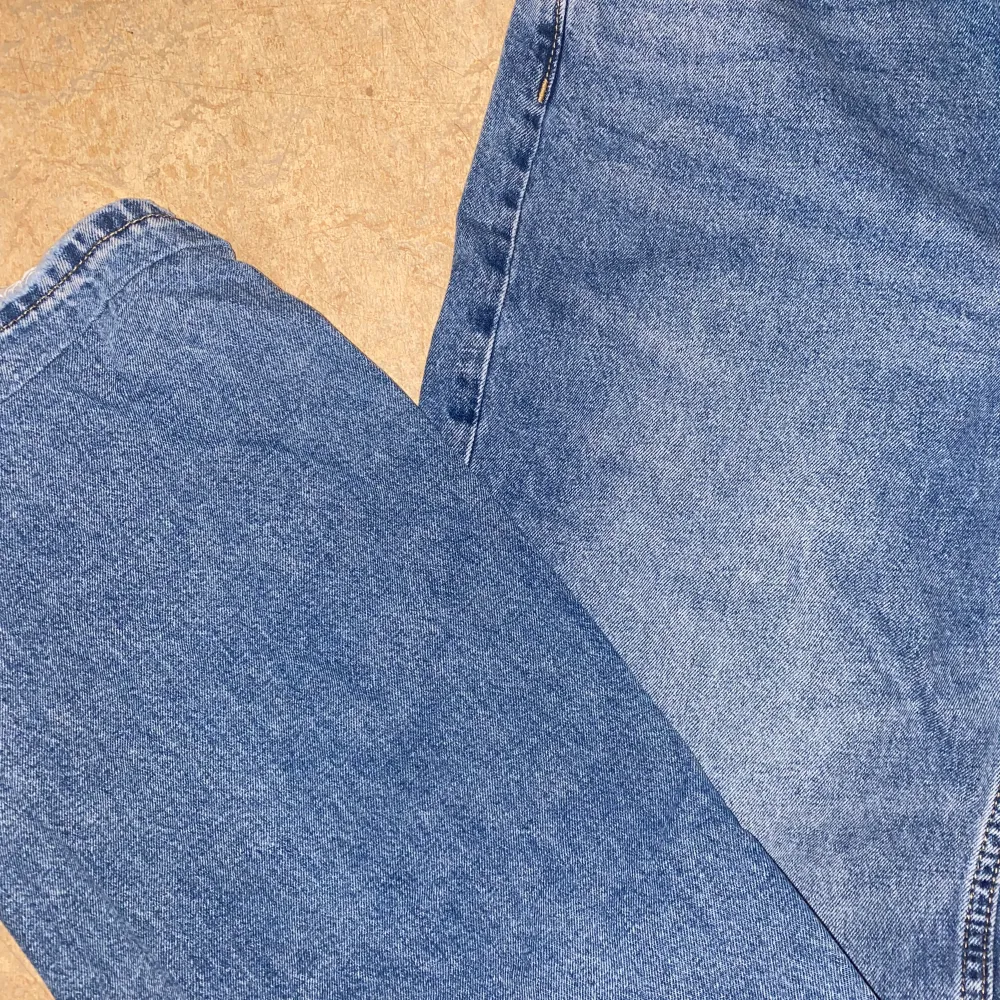 wide leg jeans i jätte bra skick!. Jeans & Byxor.