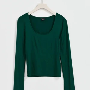 Soft Touch Tröja - snygg tröja från Gina Tricot som jag aldrig har använt då den är för liten🫶🏼 Kontakta för fler bilder❤️